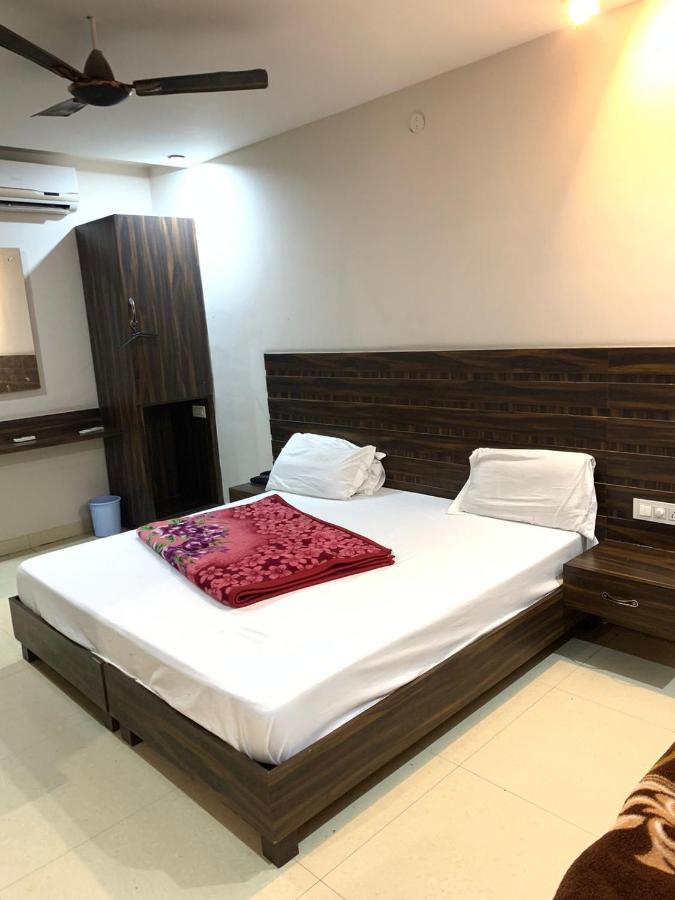 Hotel Sukhman Residency Амритсар Экстерьер фото