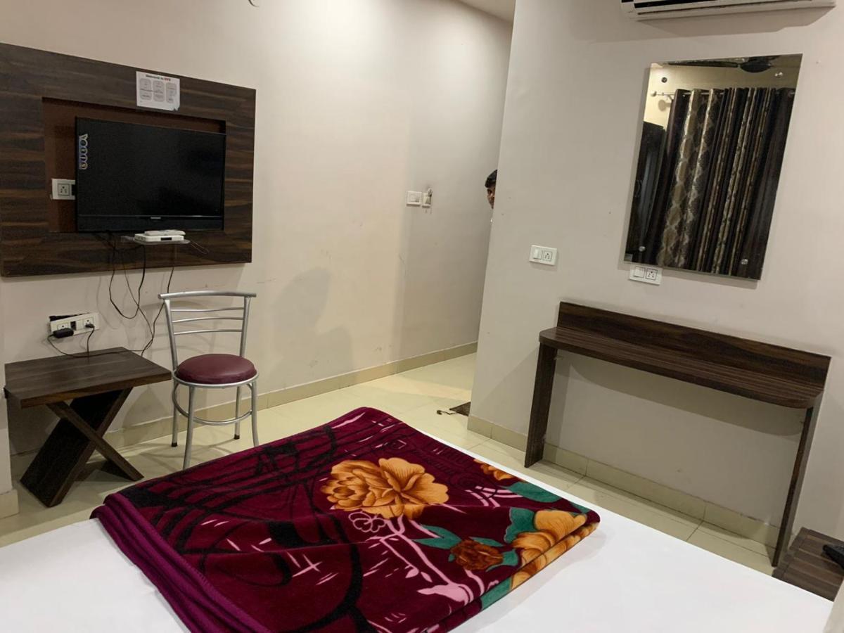 Hotel Sukhman Residency Амритсар Экстерьер фото