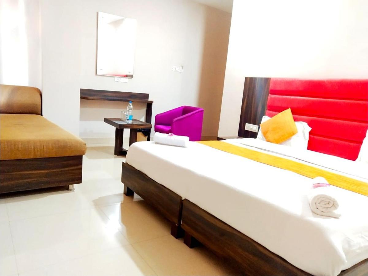 Hotel Sukhman Residency Амритсар Экстерьер фото